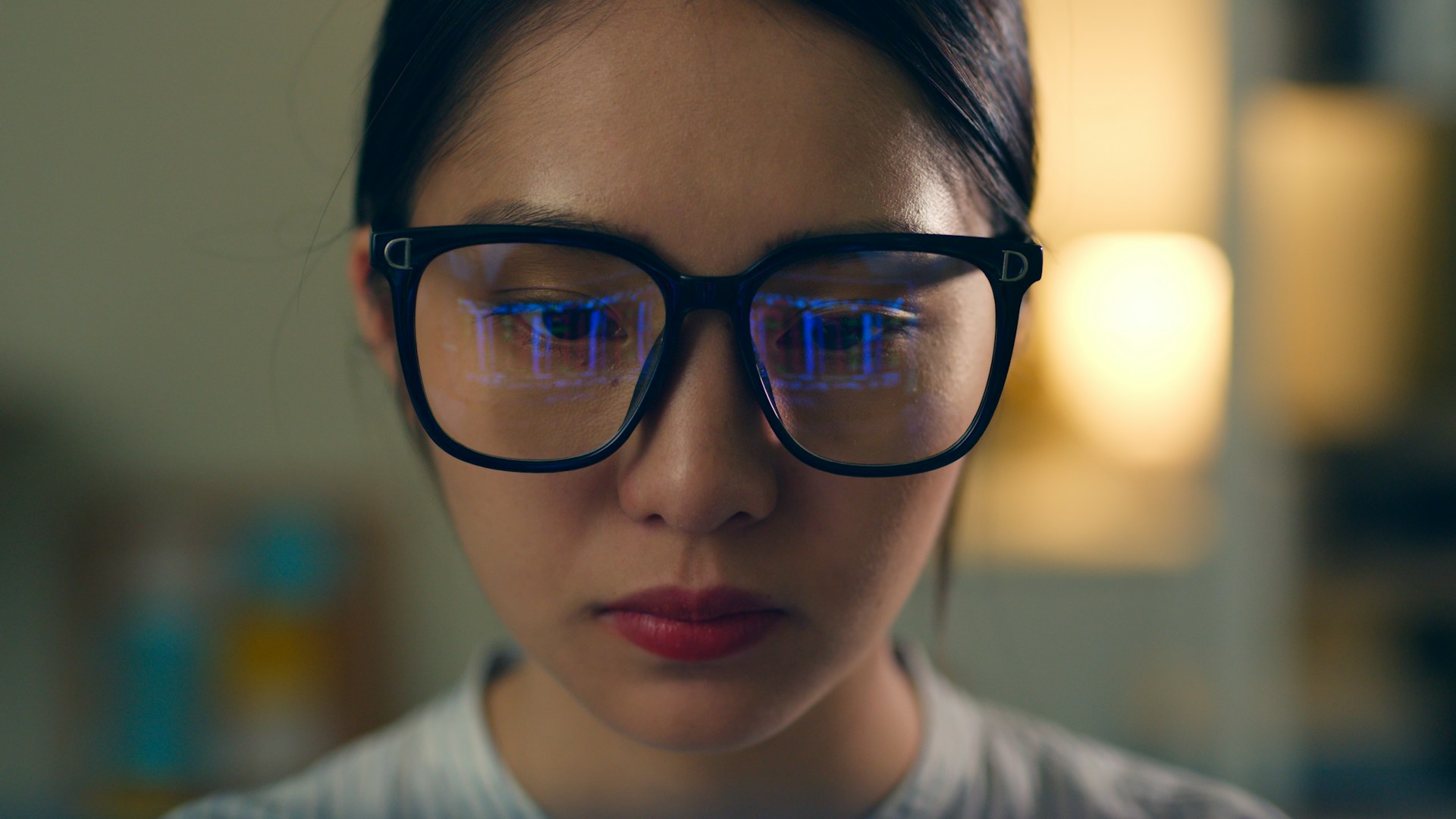 How Blue Light Glasses Can Help You Sleep Better and Feel Younger 