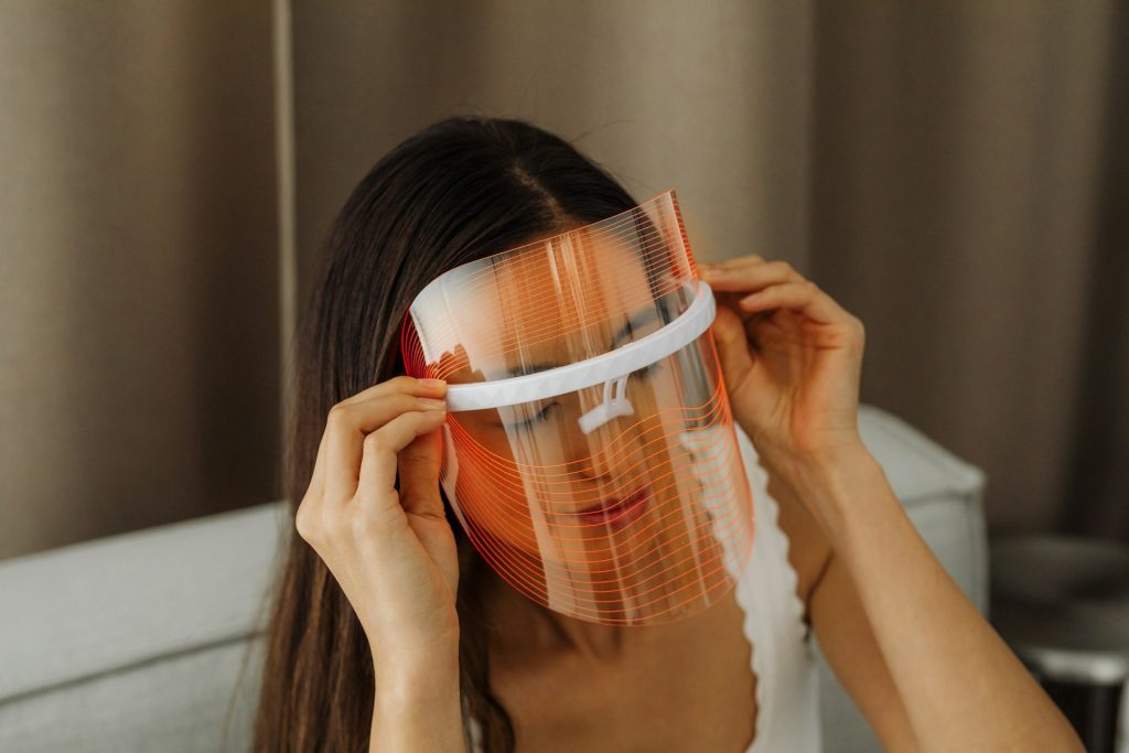 How Red Light Therapy Could Be the Anti-Aging Tool