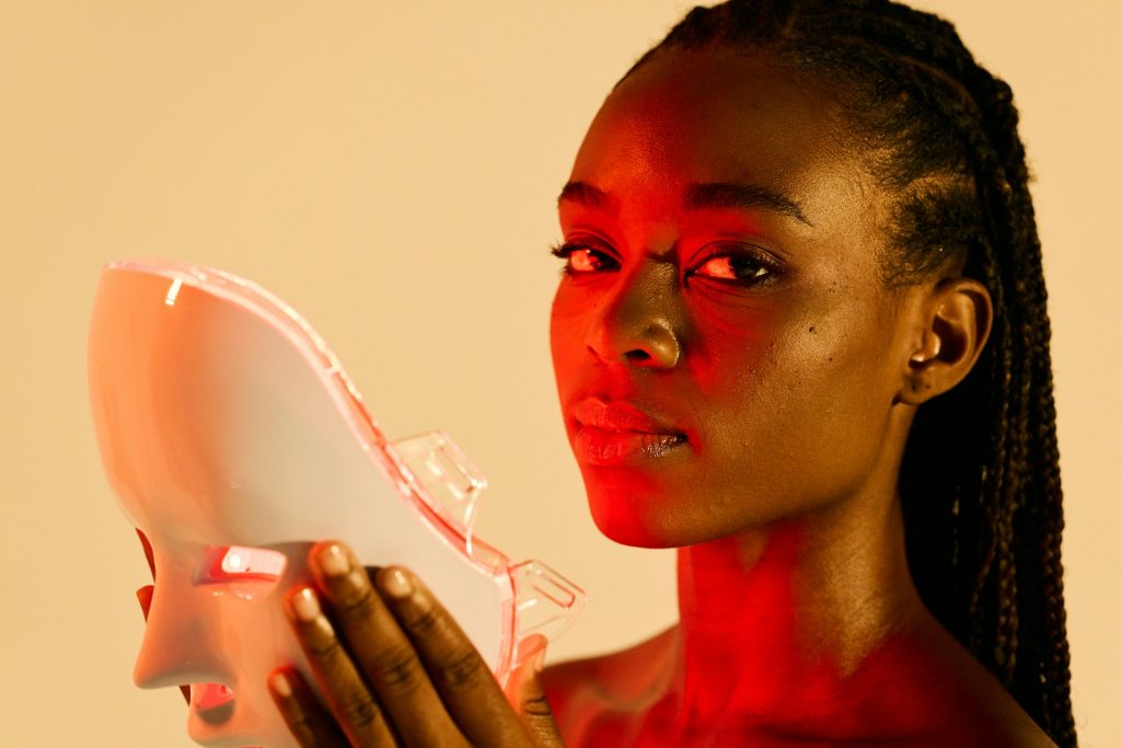 How Red Light Therapy Could Be the Anti-Aging Tool